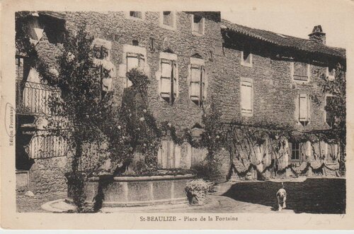 SAINT-BEAULIZE - place de la fontaine